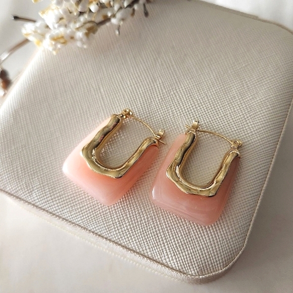 Pink resin earrings lined in gold toned copper; nwot - Picture 2 of 5